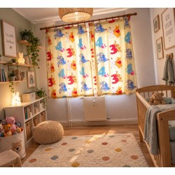 2 rideaux d'occasions + 1 banderole décorative assortie Winnie l'ourson et ses amis